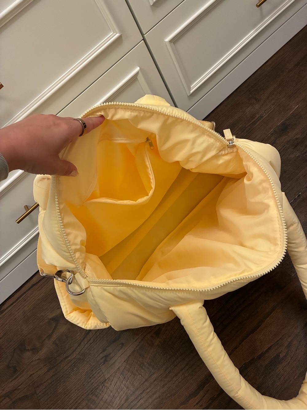 NWOT Wilo The Label yellow large puffer weekender gym bag - Picture 5 of 7